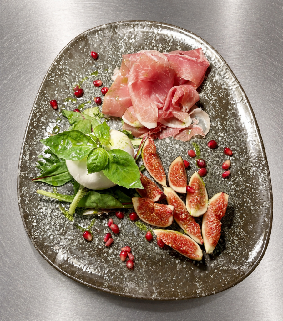 Burrata con Prosciutto e Fichi